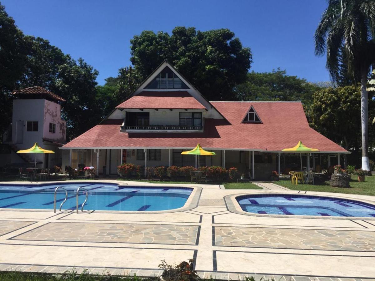 Pinares Hotel *